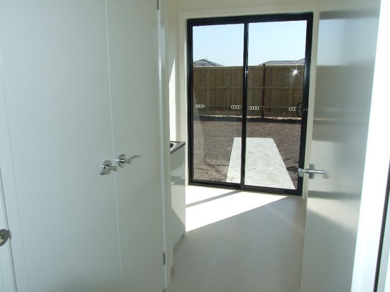 34 Honeyeater Way, Pakenham VIC 3810