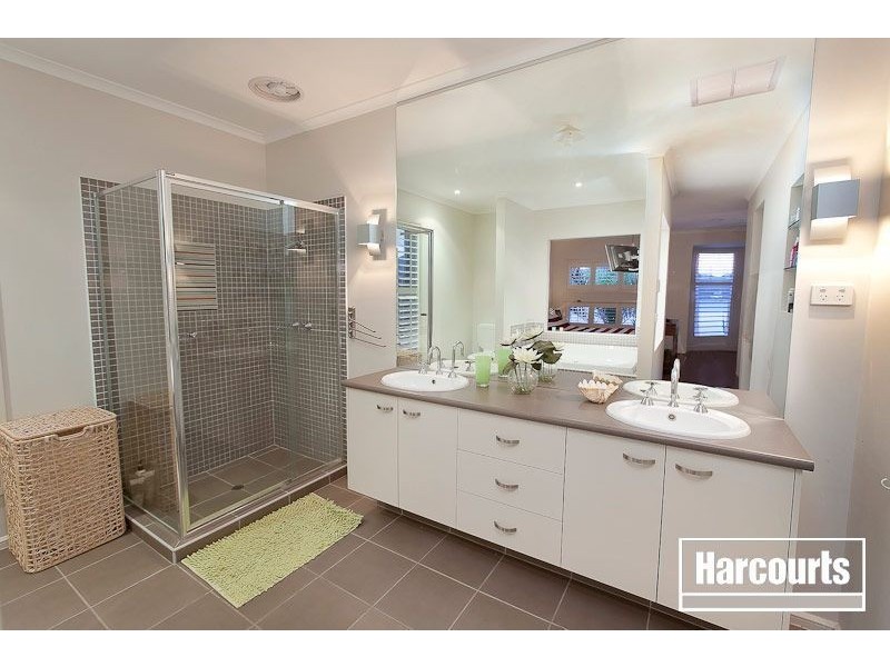 3 McAuley Avenue, Pakenham VIC 3810