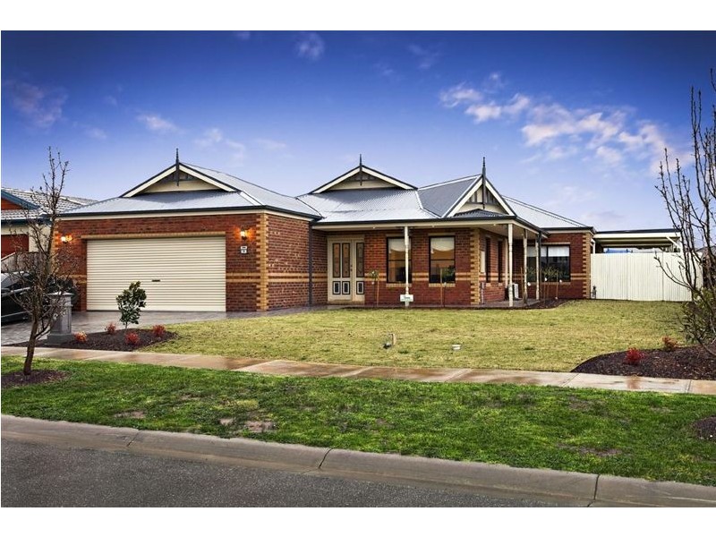 24 Henry Lawson Drive, Pakenham VIC 3810