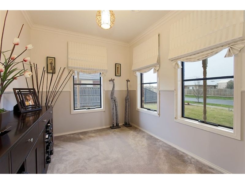 24 Henry Lawson Drive, Pakenham VIC 3810