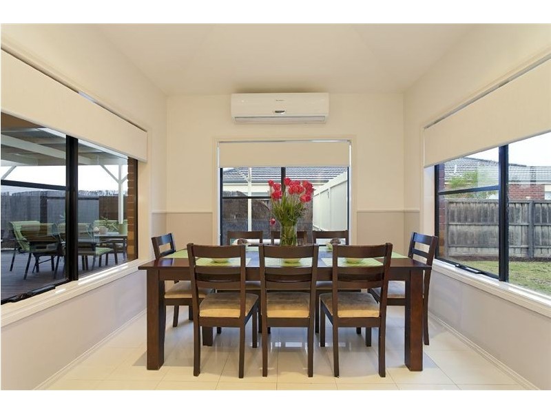 24 Henry Lawson Drive, Pakenham VIC 3810
