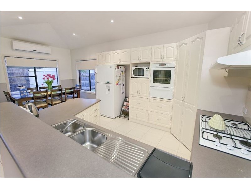 24 Henry Lawson Drive, Pakenham VIC 3810