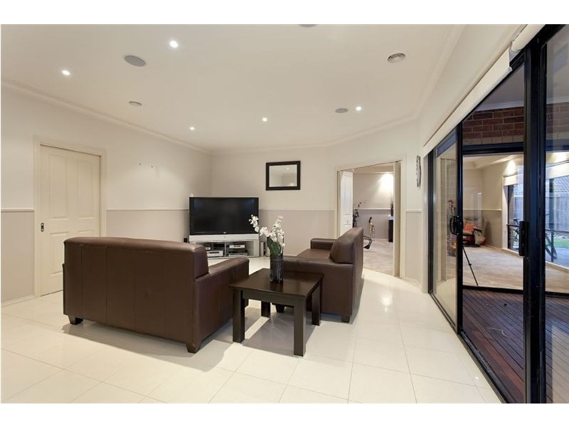 24 Henry Lawson Drive, Pakenham VIC 3810