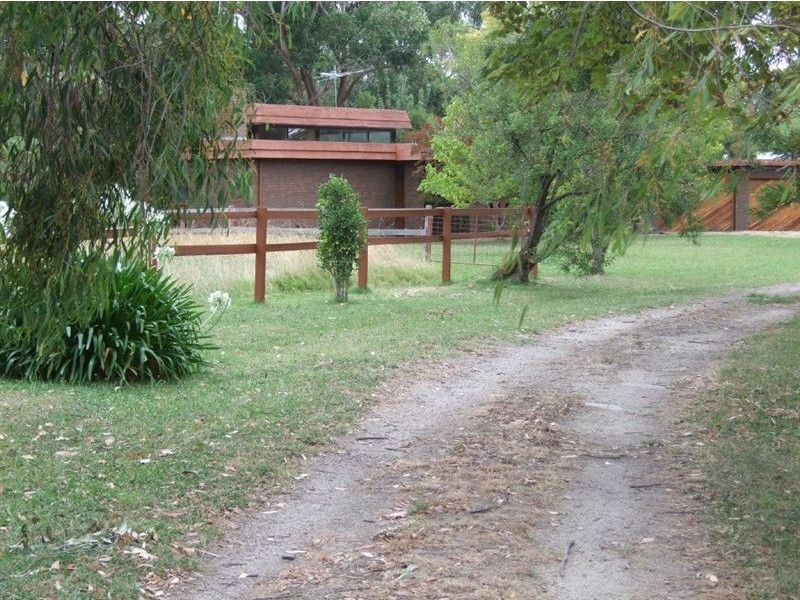 10 Ingrams Road, Nar Nar Goon VIC 3812