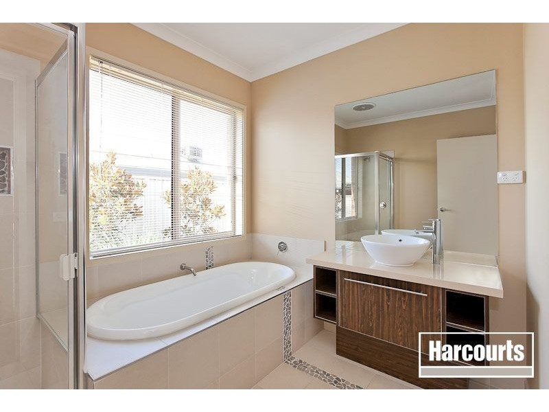 11 Botanic Drive, Pakenham VIC 3810