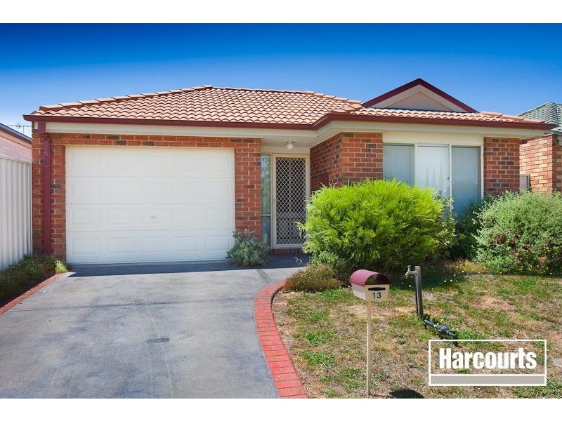 13 Oaklands Way, Pakenham VIC 3810