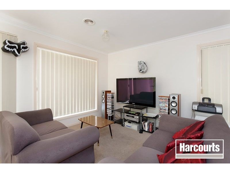 13 Oaklands Way, Pakenham VIC 3810