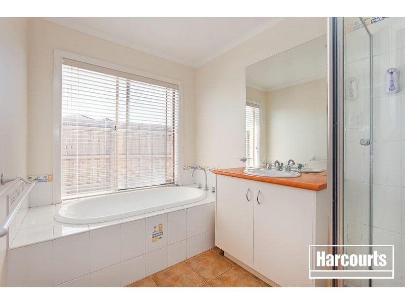 4 Sheoak Court, Pakenham VIC 3810