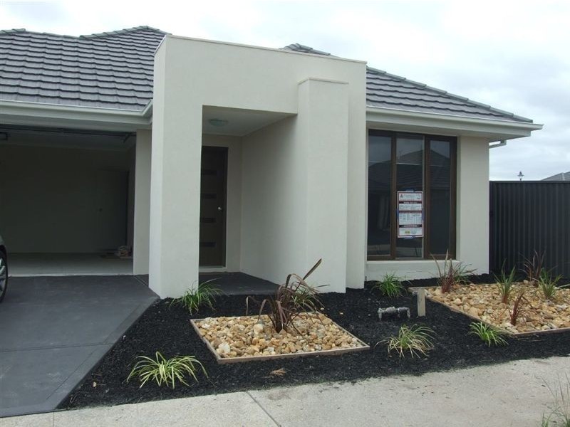 5 Edgeware Close, Pakenham VIC 3810