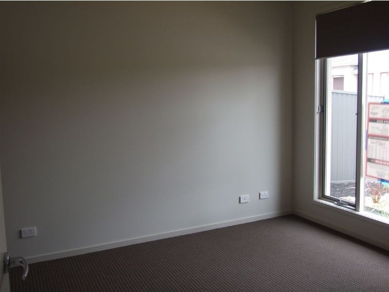 5 Edgeware Close, Pakenham VIC 3810