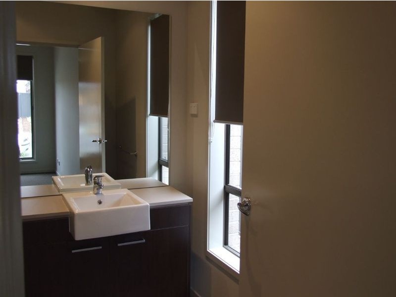 5 Edgeware Close, Pakenham VIC 3810