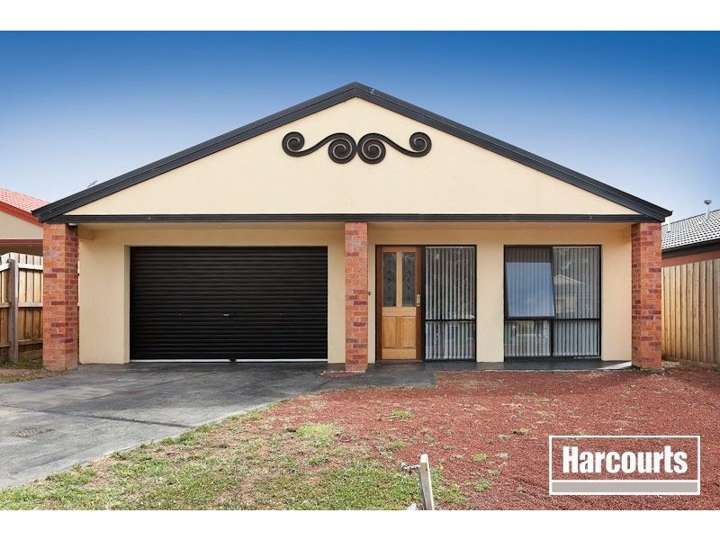 48 Wakenshaw Crescent, Pakenham VIC 3810