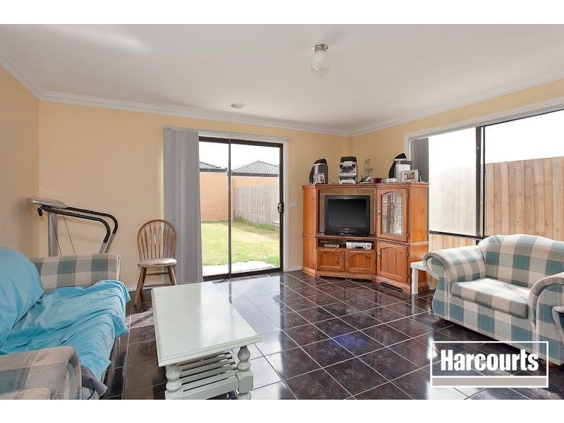 48 Wakenshaw Crescent, Pakenham VIC 3810