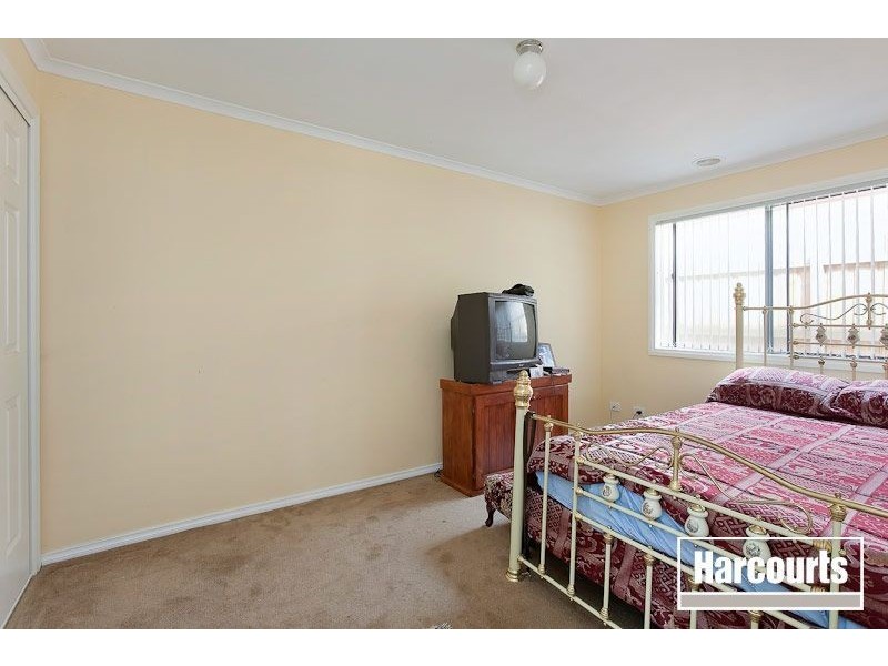 48 Wakenshaw Crescent, Pakenham VIC 3810