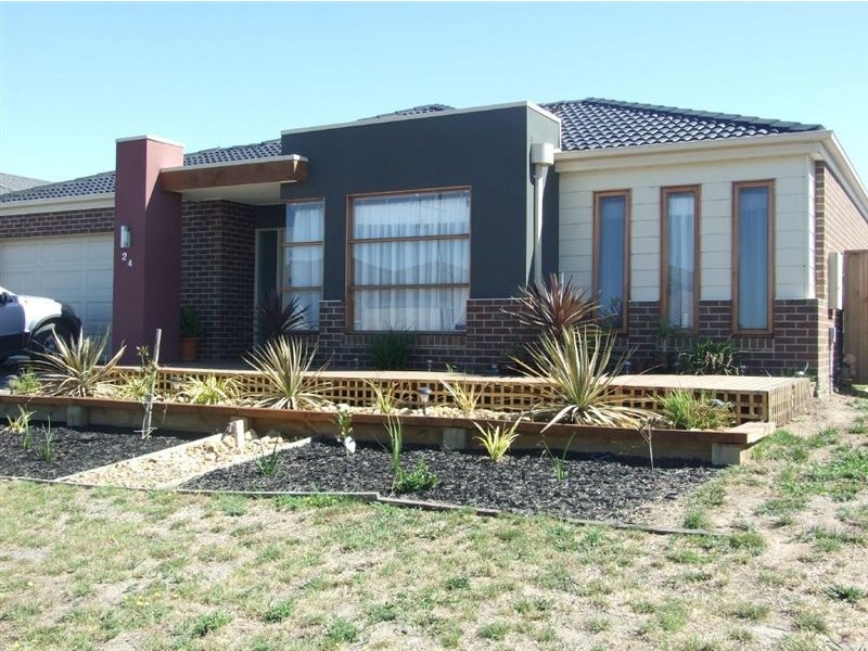 24 Gallery Way, Pakenham VIC 3810