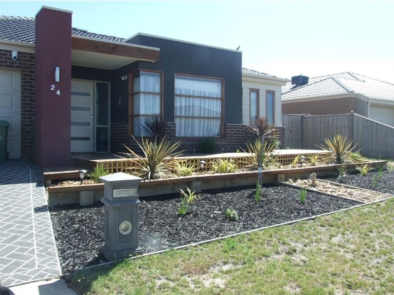 24 Gallery Way, Pakenham VIC 3810