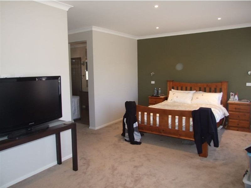 24 Gallery Way, Pakenham VIC 3810