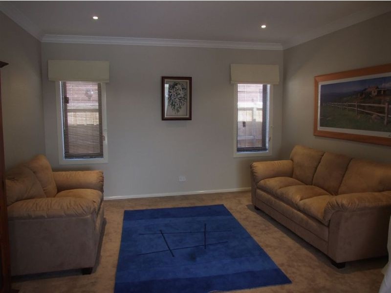 24 Gallery Way, Pakenham VIC 3810
