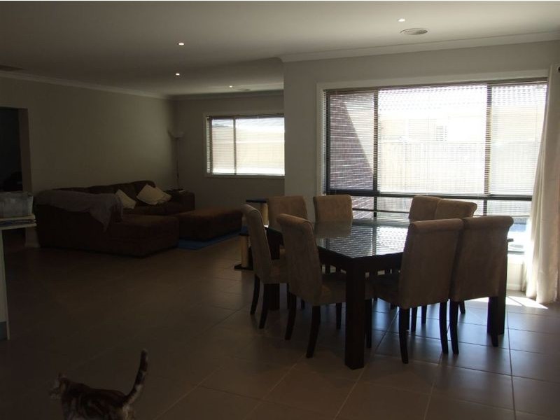 24 Gallery Way, Pakenham VIC 3810
