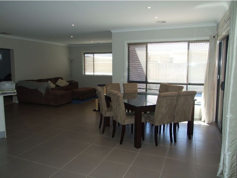 24 Gallery Way, Pakenham VIC 3810
