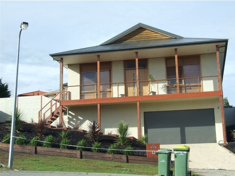 18 Justin Place, Pakenham VIC 3810