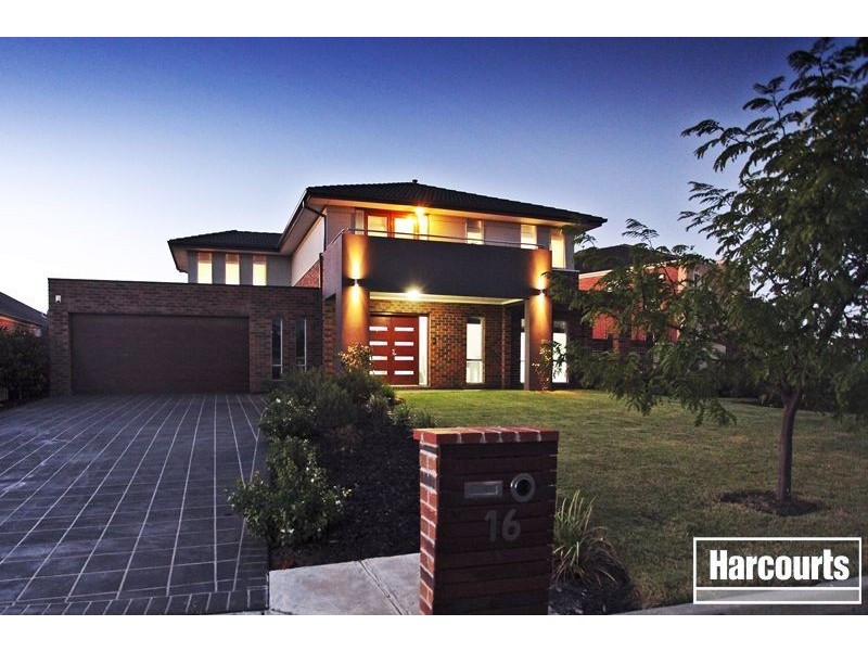 16 Clearwater Drive, Pakenham VIC 3810