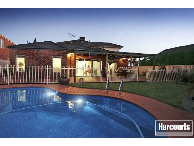 16 Clearwater Drive, Pakenham VIC 3810