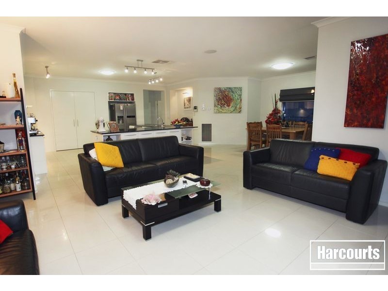 16 Clearwater Drive, Pakenham VIC 3810