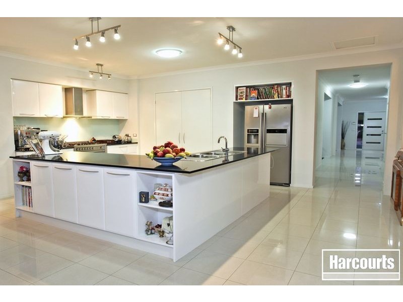 16 Clearwater Drive, Pakenham VIC 3810