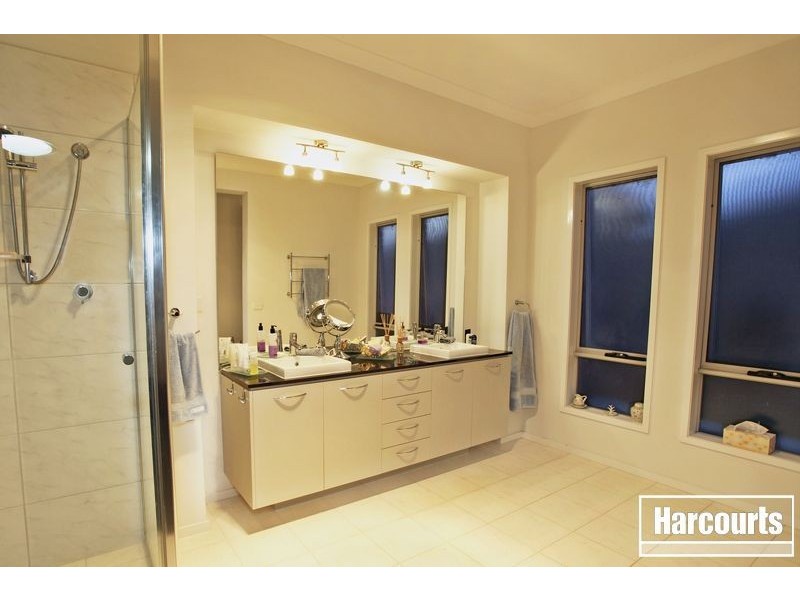 16 Clearwater Drive, Pakenham VIC 3810