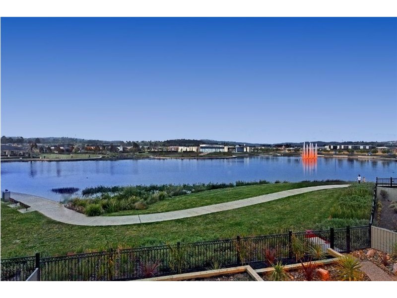 16 Clearwater Drive, Pakenham VIC 3810