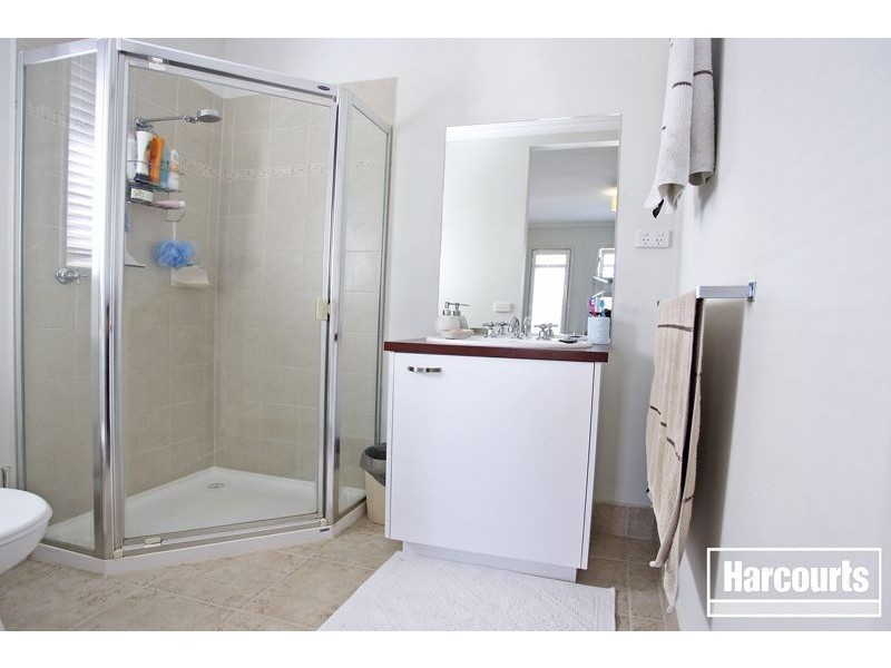 15 Shearwater Drive, Pakenham VIC 3810