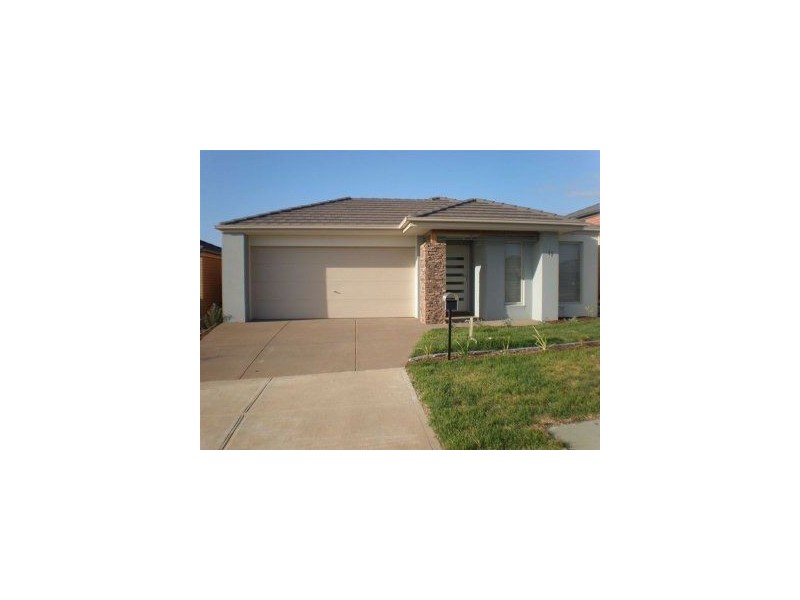 17 Kimberley Grove, Pakenham VIC 3810