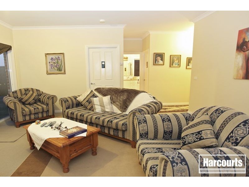 84 Livingstone Boulevard, Pakenham VIC 3810