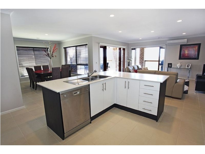 25 Gallery Way, Pakenham VIC 3810