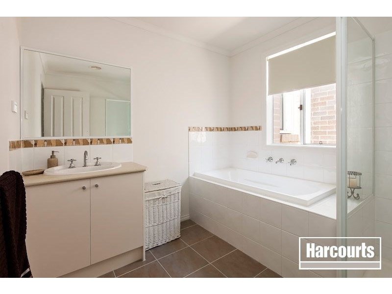 10 Versace Court, Pakenham VIC 3810