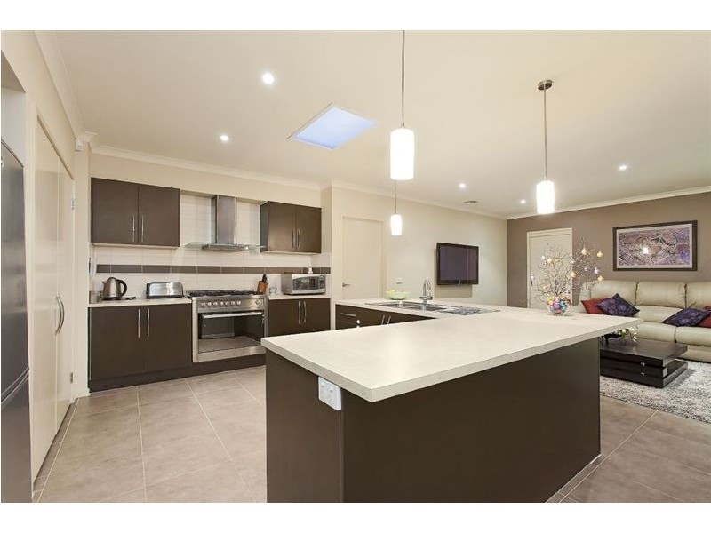 13 Joseph Banks Drive, Pakenham VIC 3810