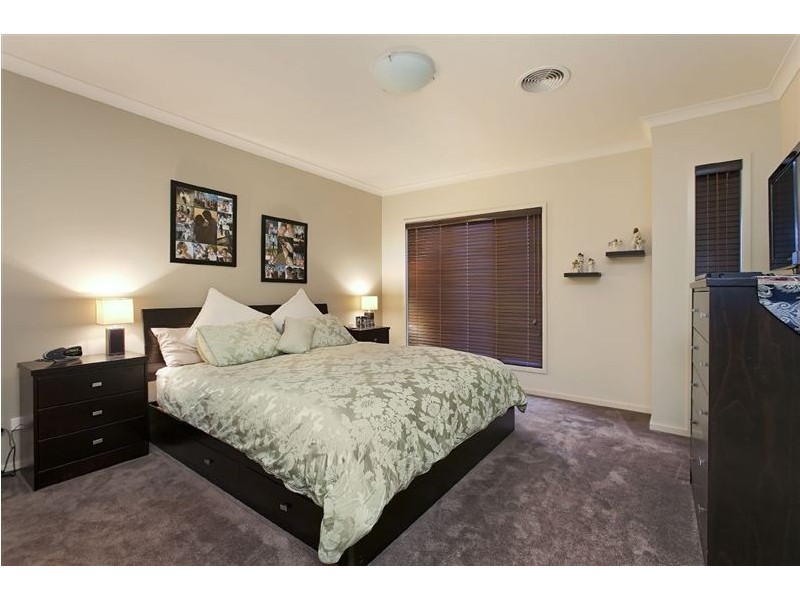 13 Joseph Banks Drive, Pakenham VIC 3810