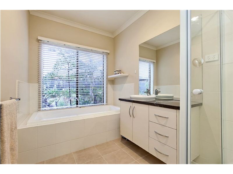 13 Joseph Banks Drive, Pakenham VIC 3810