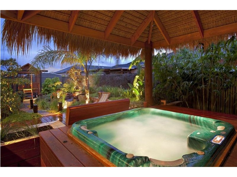 13 Joseph Banks Drive, Pakenham VIC 3810