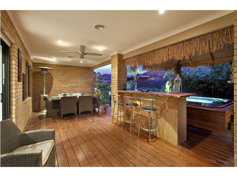 13 Joseph Banks Drive, Pakenham VIC 3810