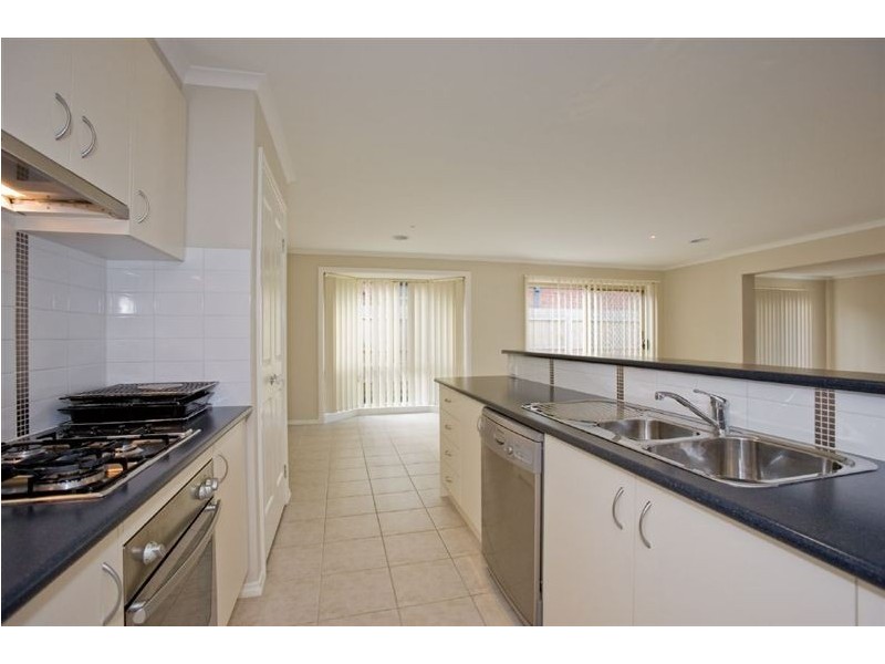 18 Redfern Way, Pakenham VIC 3810