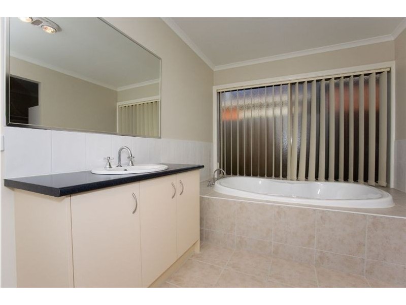 18 Redfern Way, Pakenham VIC 3810