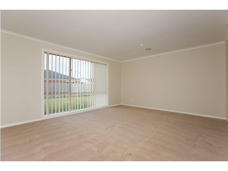 18 Redfern Way, Pakenham VIC 3810