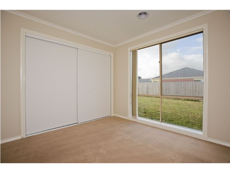 18 Redfern Way, Pakenham VIC 3810