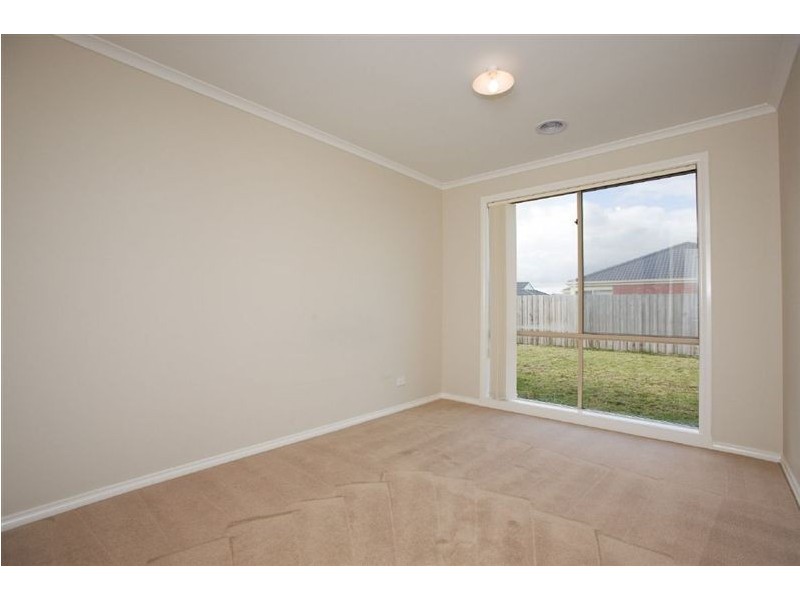 18 Redfern Way, Pakenham VIC 3810