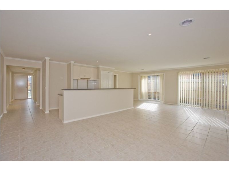 18 Redfern Way, Pakenham VIC 3810