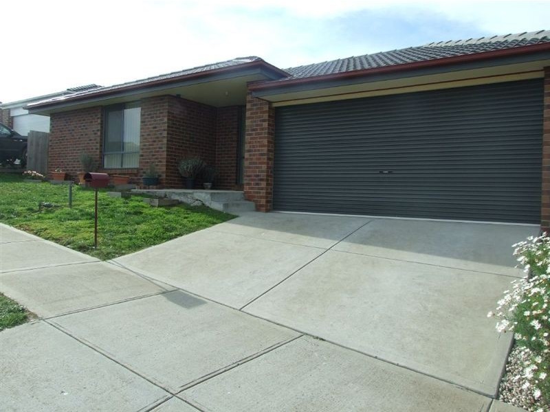 4 Ivory Court, Pakenham VIC 3810