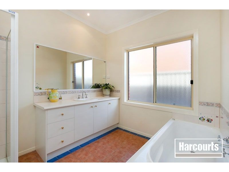 12 Clearwater Drive, Pakenham VIC 3810