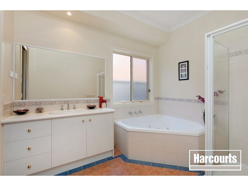 12 Clearwater Drive, Pakenham VIC 3810